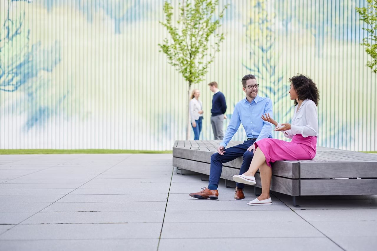 сотрудники в офисе